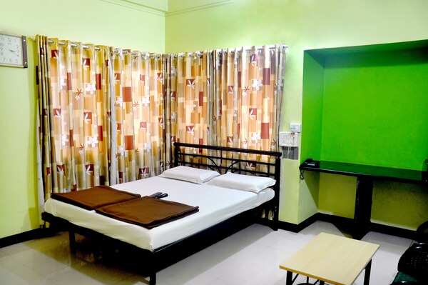 Radhanand Holiday Home | Standard Double Bed AC Room