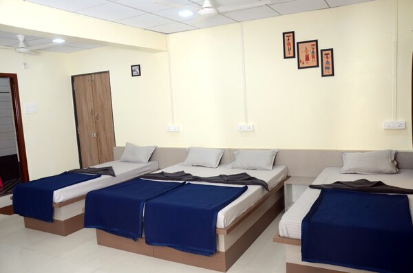 HOTEL GURUSPARSH  | 4 Bed Ac Room