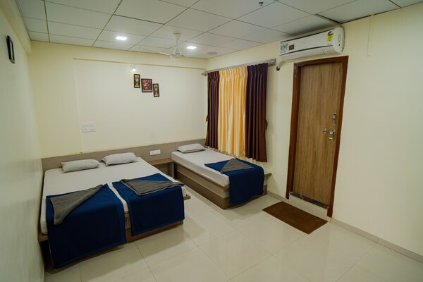 HOTEL GURUSPARSH  | 3 Bed Ac Room