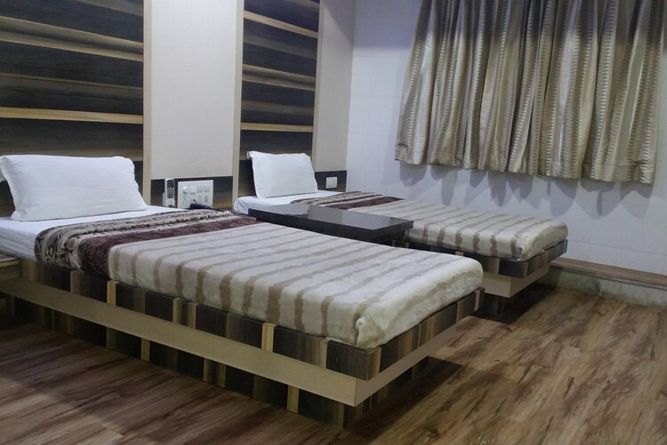 1 x Decent AC Room