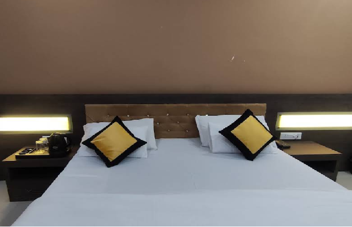 1 x DELUXE ROOM