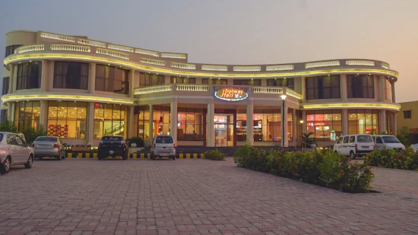Hotel Highway Hari Photos