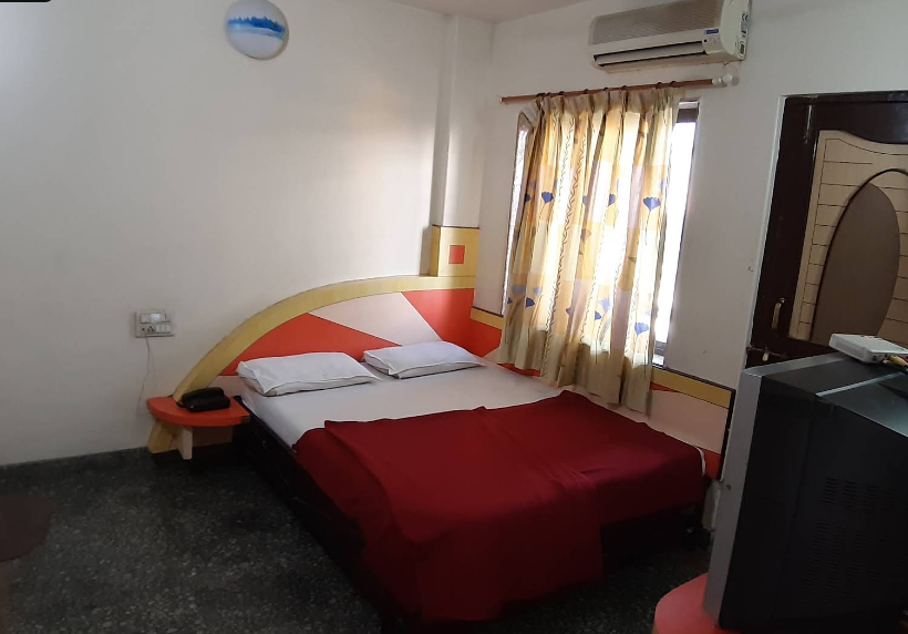 1 x DOUBLE BED NON AC ROOM 