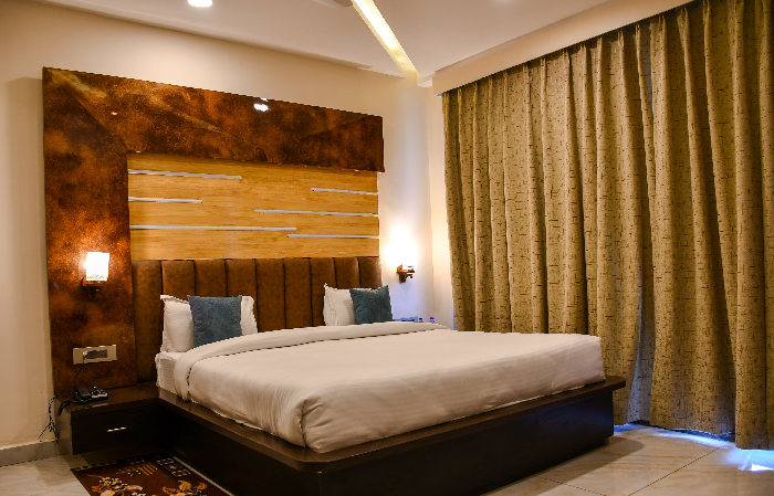 1 x DELUXE ROOM