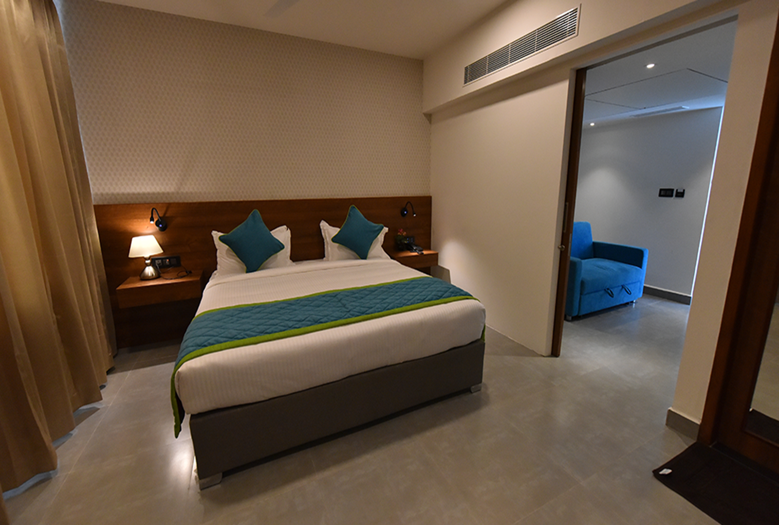 1 x Premium Suite 