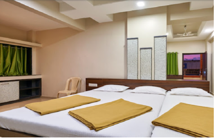 1 x 3 Bed AC