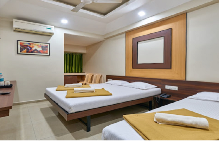 1 x 4 Bed AC