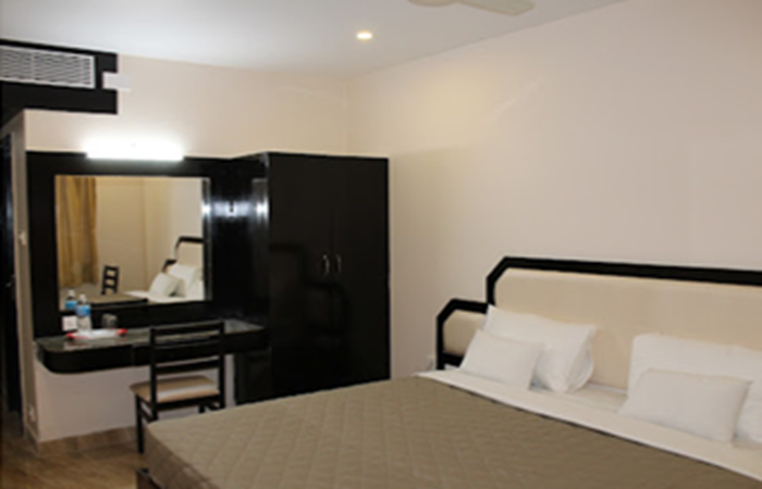1 x Double Deluxe AC Room