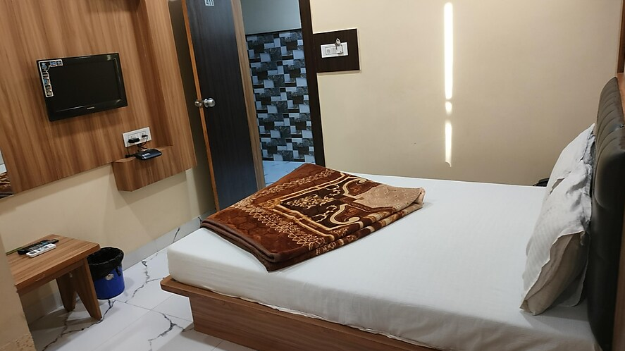 1 x DELUXE ROOM NON AC