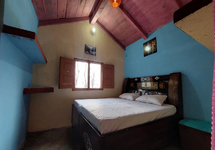 1 x Standard Room (Common Bath)