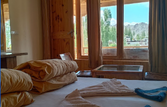1 x DELUXE ROOM