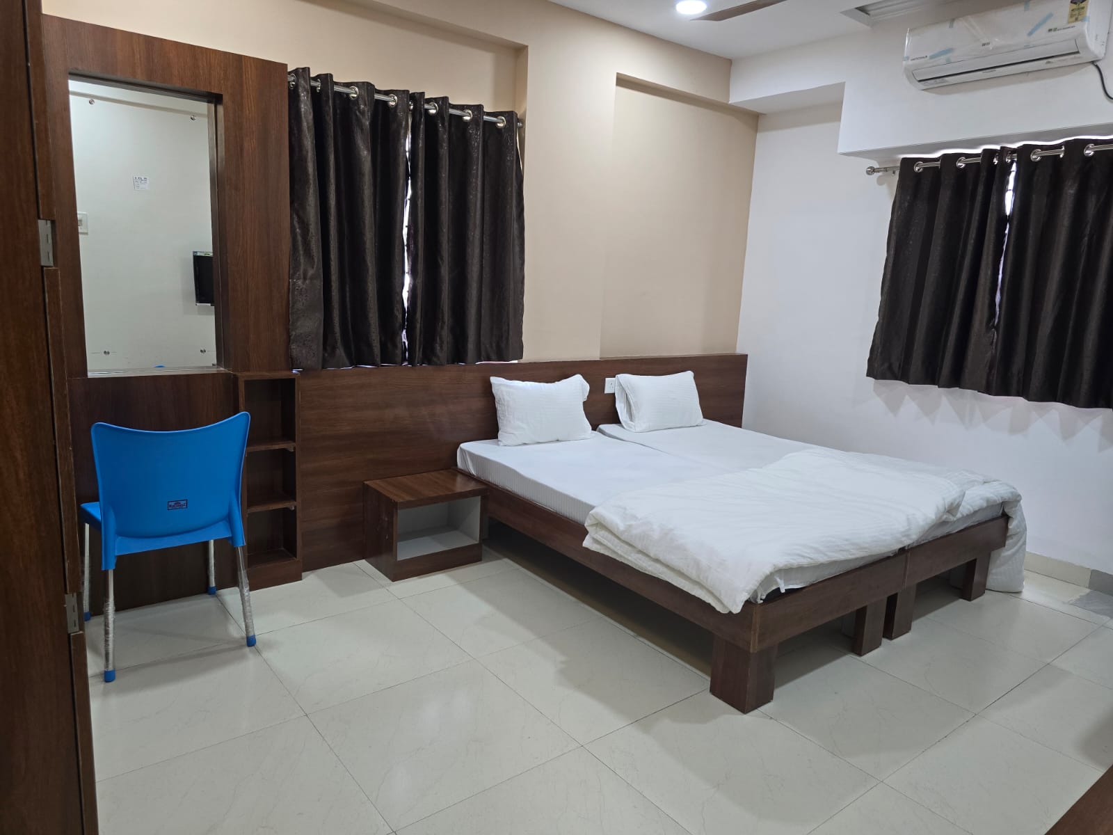 1 x Double Bed Room