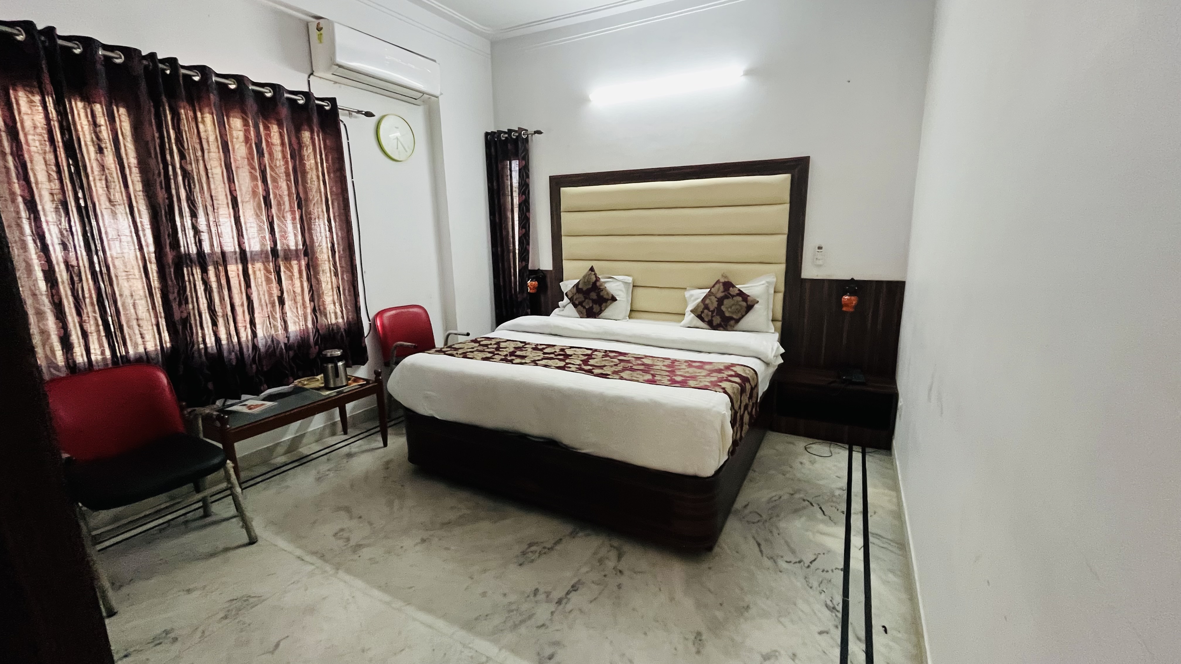 1 x Deluxe Room