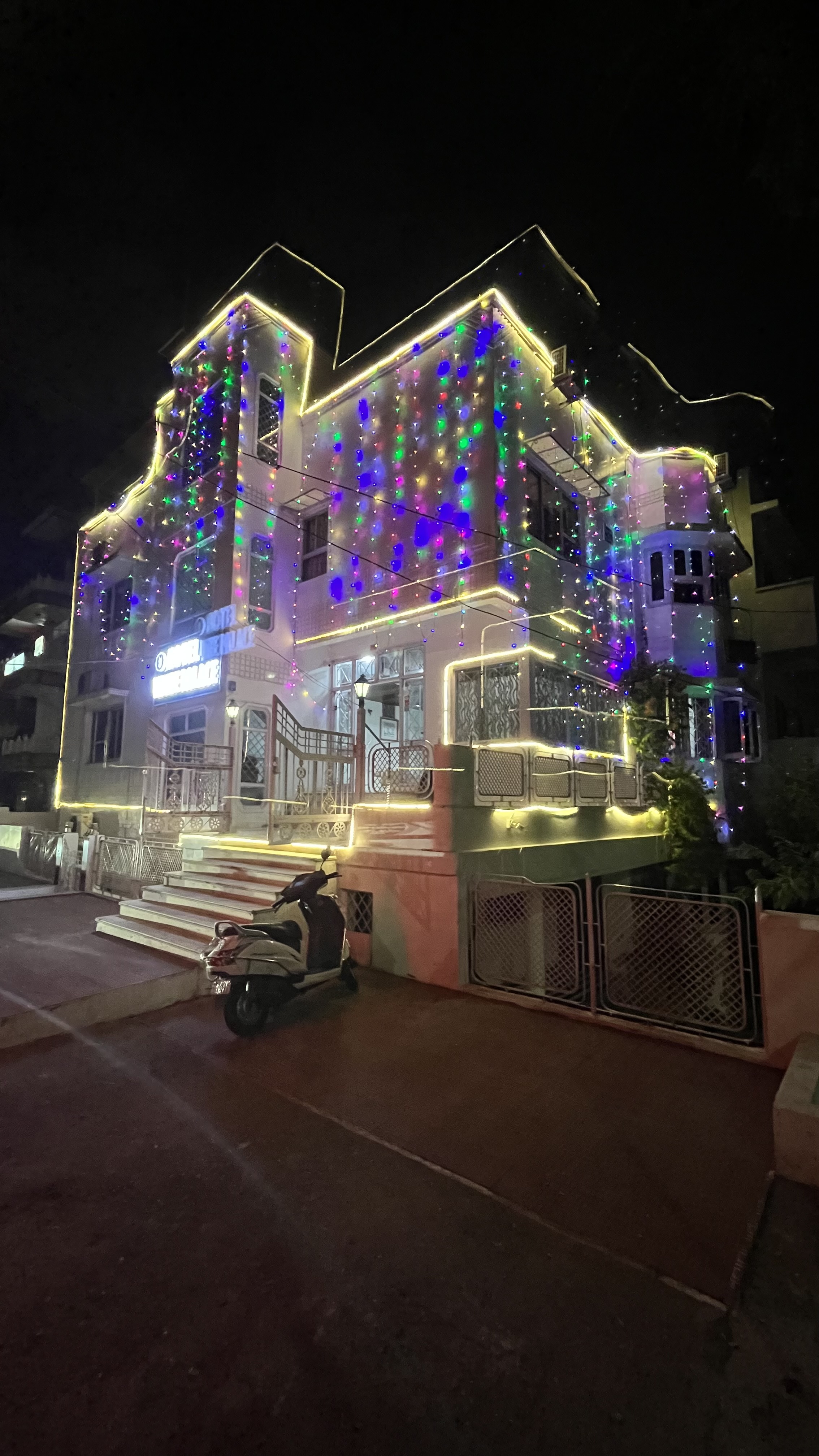 Hotel White Palace  Moti Magri Scheme, Zinc Park Photos