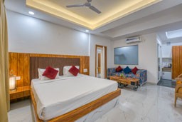 1 x Premium Room