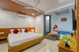 1 x Honeymoon Suite with Jaccuzi 