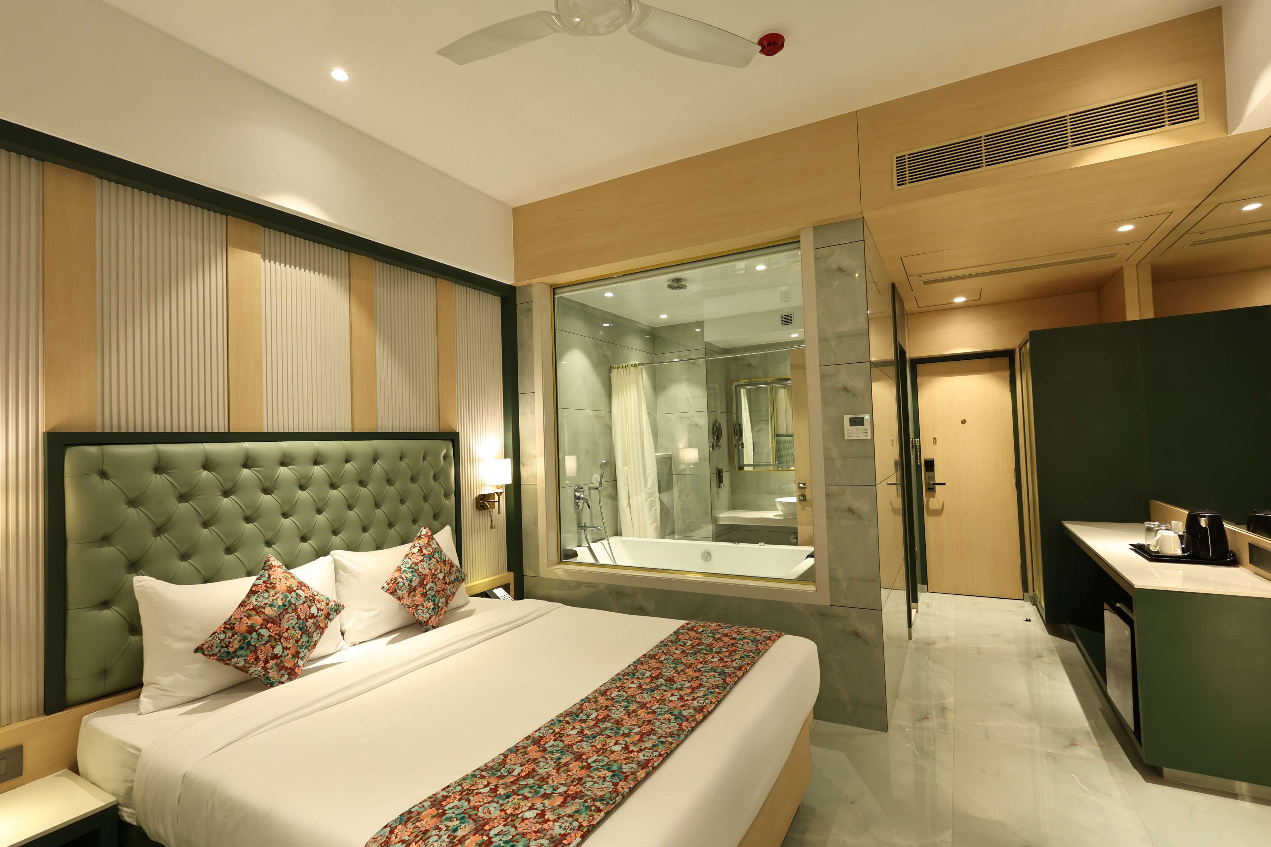 Emerald Jacuzzi Room