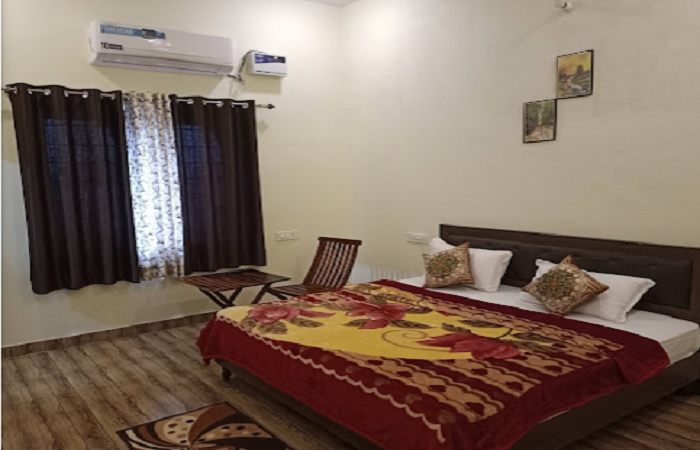 1 x Deluxe AC Room