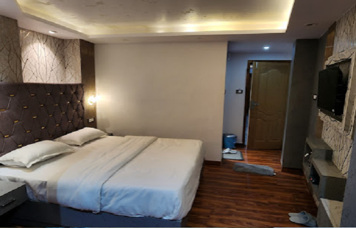 1 x DELUXE NON AC ROOM