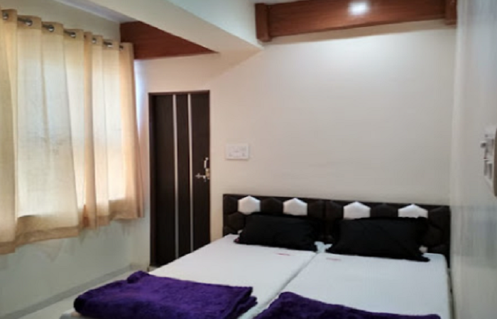 1 x Deluxe AC Room