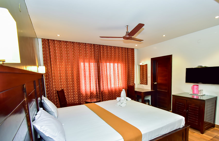 1 x Deluxe AC Room