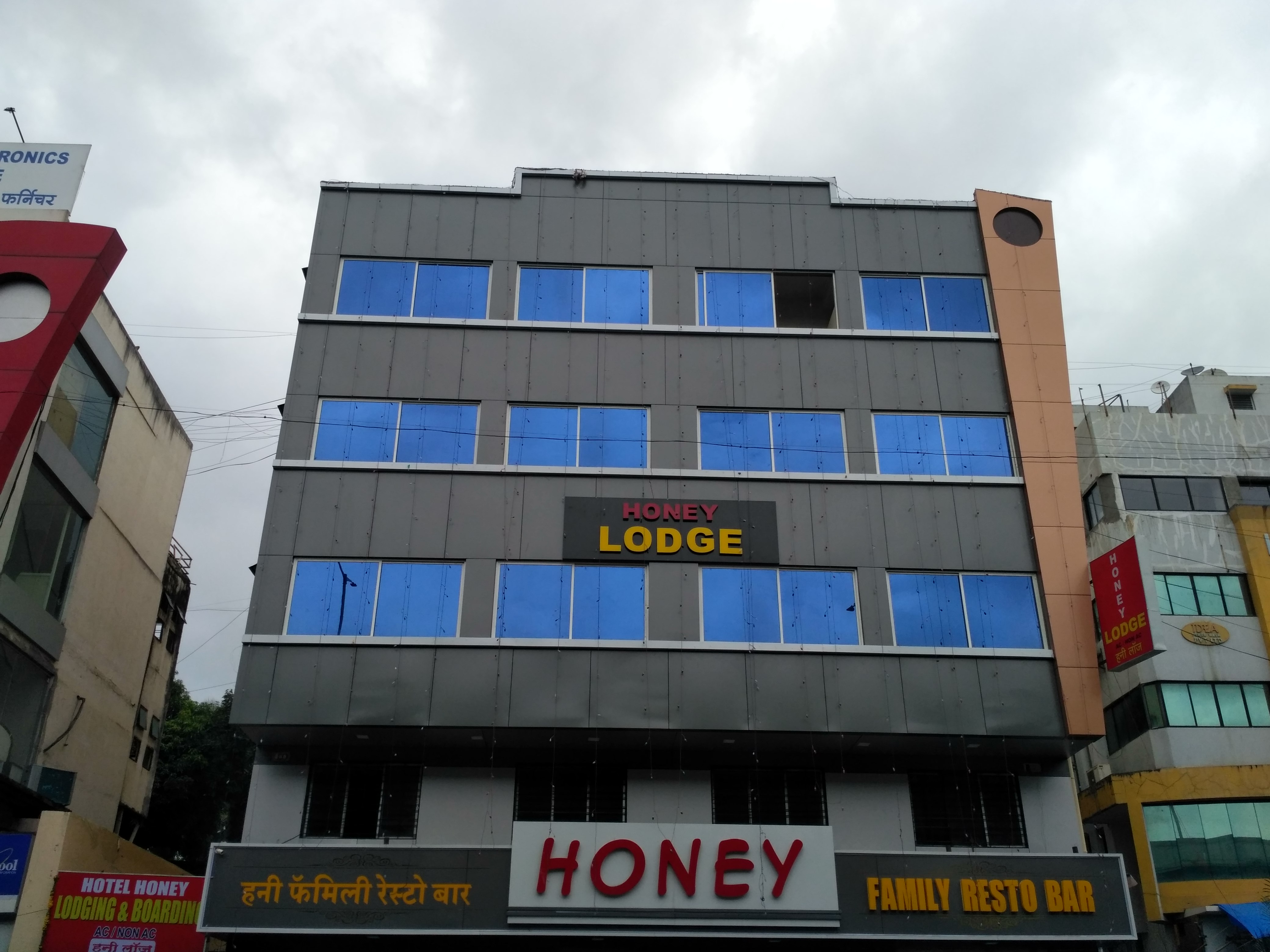 Hotel Honey Lodging Photos