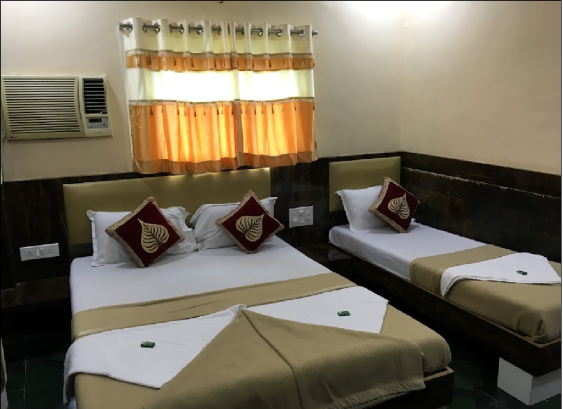 Hotel Golden Plaza | Room with 3 beds