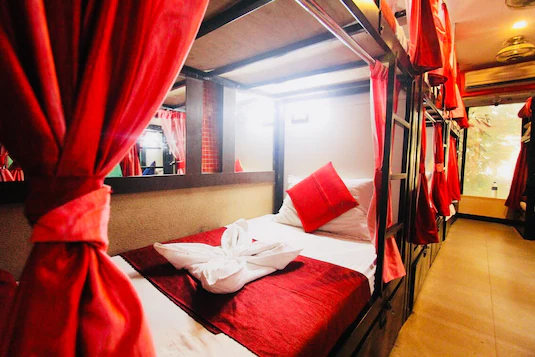 Qubestay Town hostel   Hostel in Mumbai | Bunk bed in Dorm