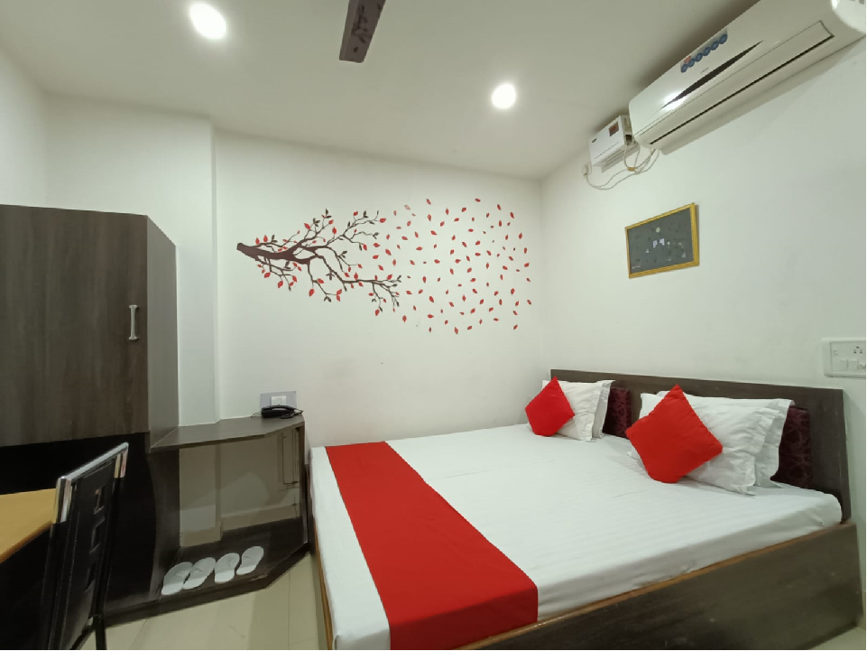 HOTEL EXECUTIVE INN | Standard Double AC