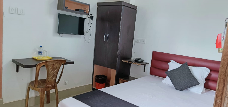 HOTEL EXECUTIVE INN | Standard Single Non-AC