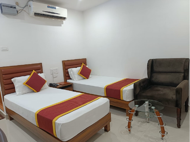 HOTEL EXECUTIVE INN | Deluxe Double Room