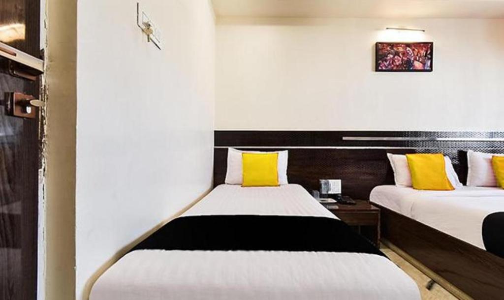 Hotel Shirdi Inn | 3 BED NON A/C ROOM