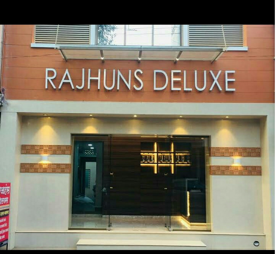 Rajhuns Deluxe Photos