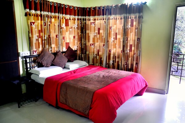 Radhanand Holiday Home | Deluxe Double Bed AC Room