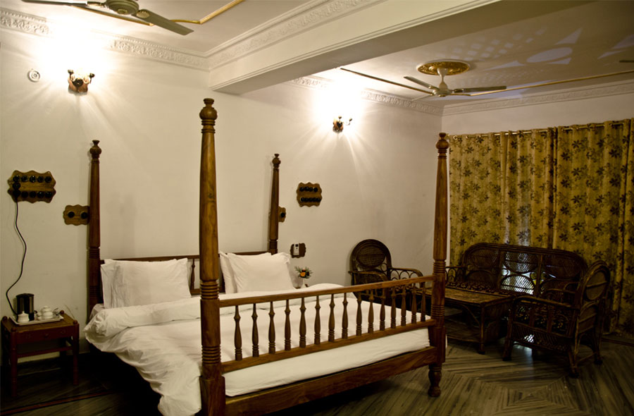 Hammeer Garhi Heritage Resort | MAHARAJA ROOM