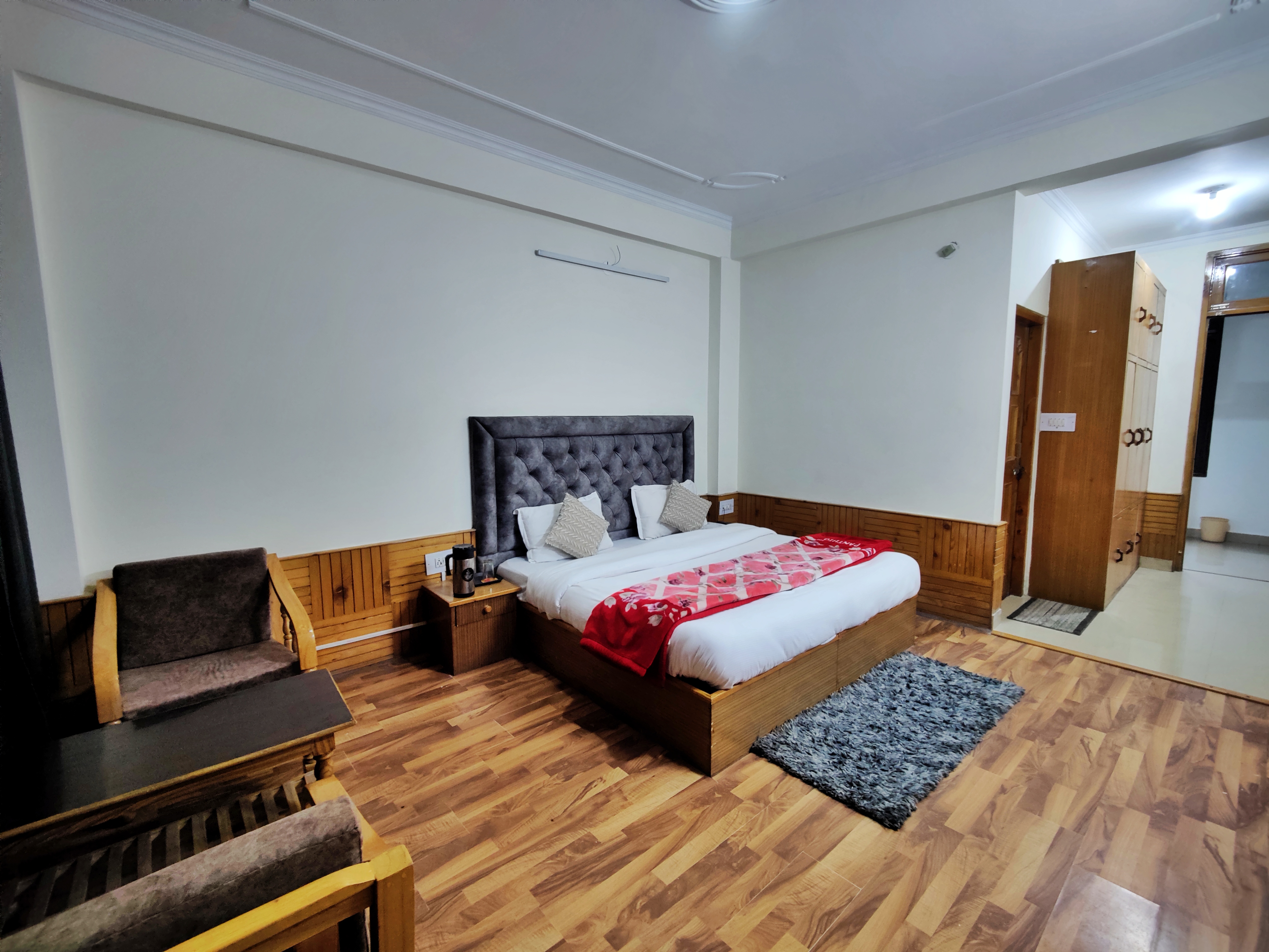 Aransh Resorts   Celebriti Hotel In Old Manali | Standard Room