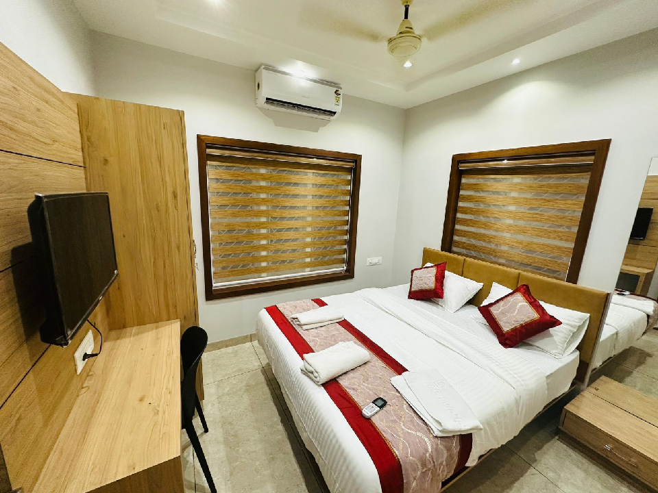 AMBER HOME STAY PADANNE | 2BHK (with Kitchen)