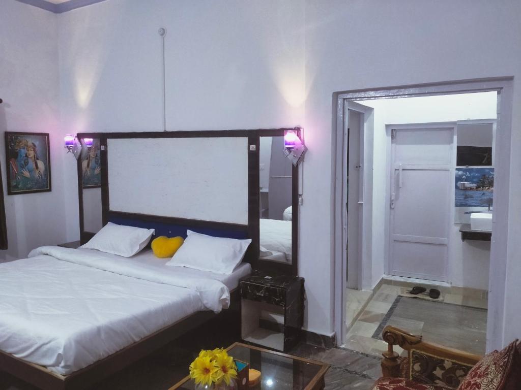 Eastern Gate Homestay |  Deluxe AC Room