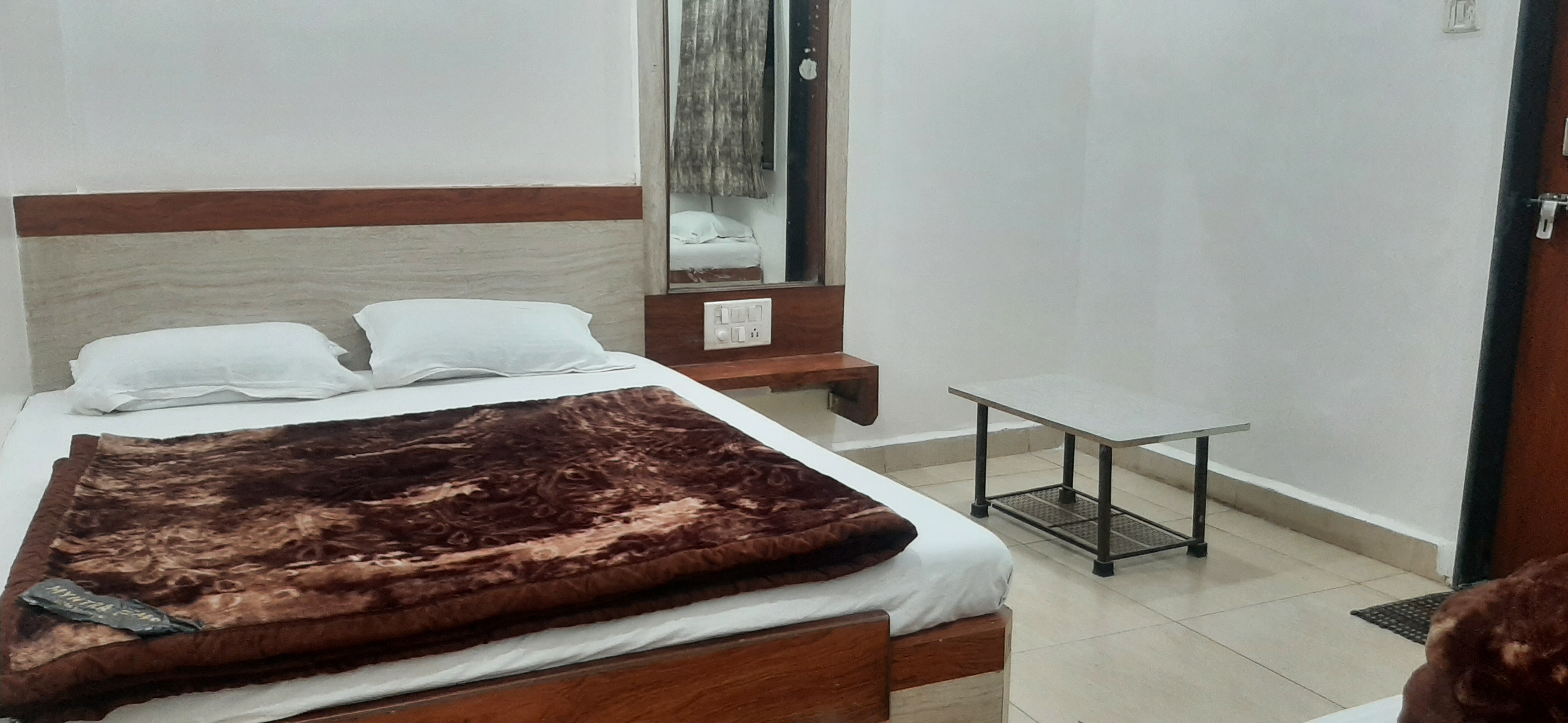 Hotel Dwarka Nilayam | Triple bed