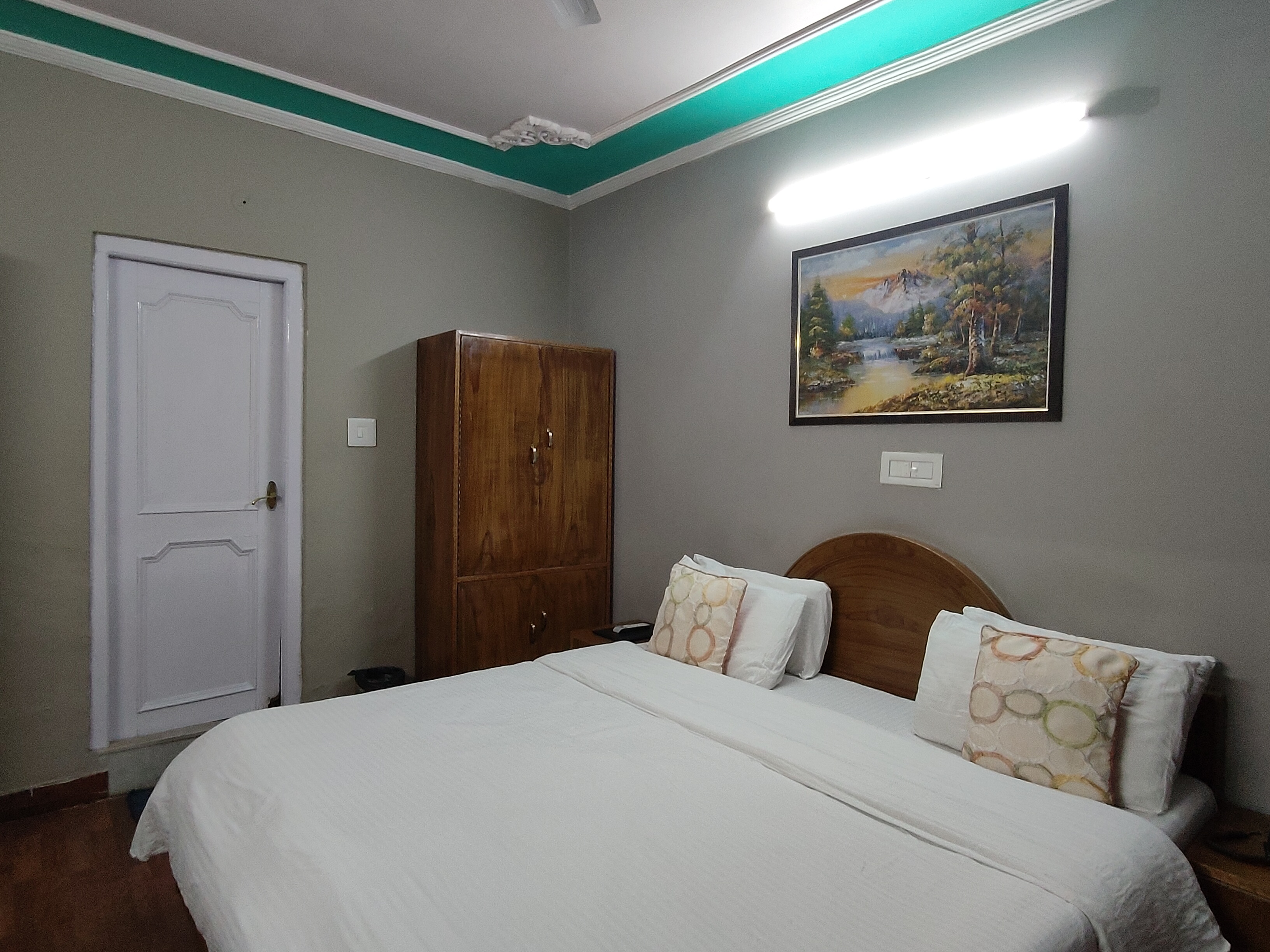 Hotel Snow Crest Inn Pvt Ltd |  Deluxe Room 