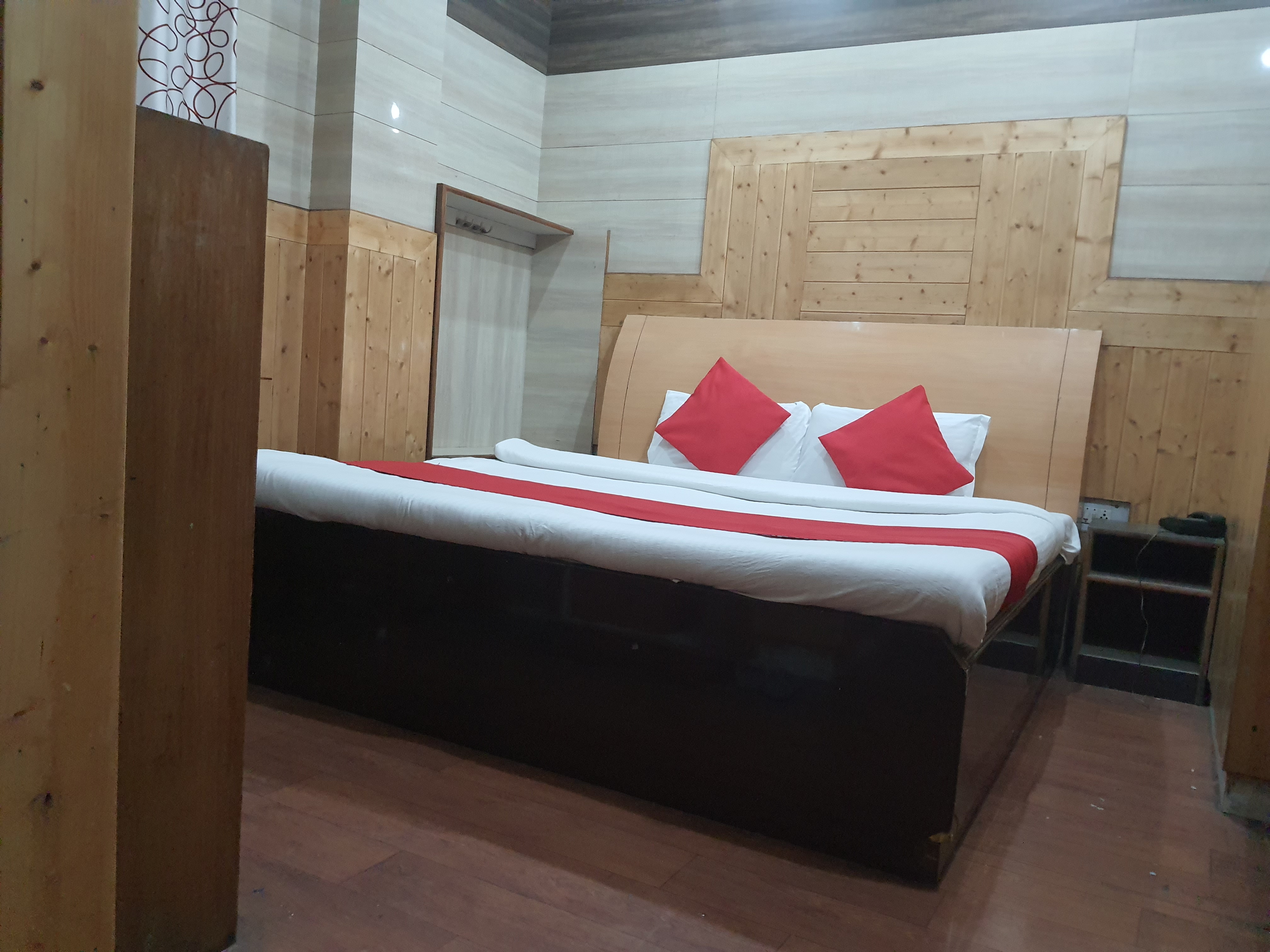 Hotel East End   Shimla  Panthaghati | STANDARD ROOM