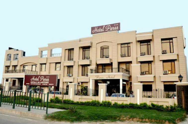 Hotel Paras | Chigarh  Zirakpur 3 star Hotel with Swimming Pool | Banquet Hall  Lawn  Shakti Nagar, Bhagat Singh Nagar Photos