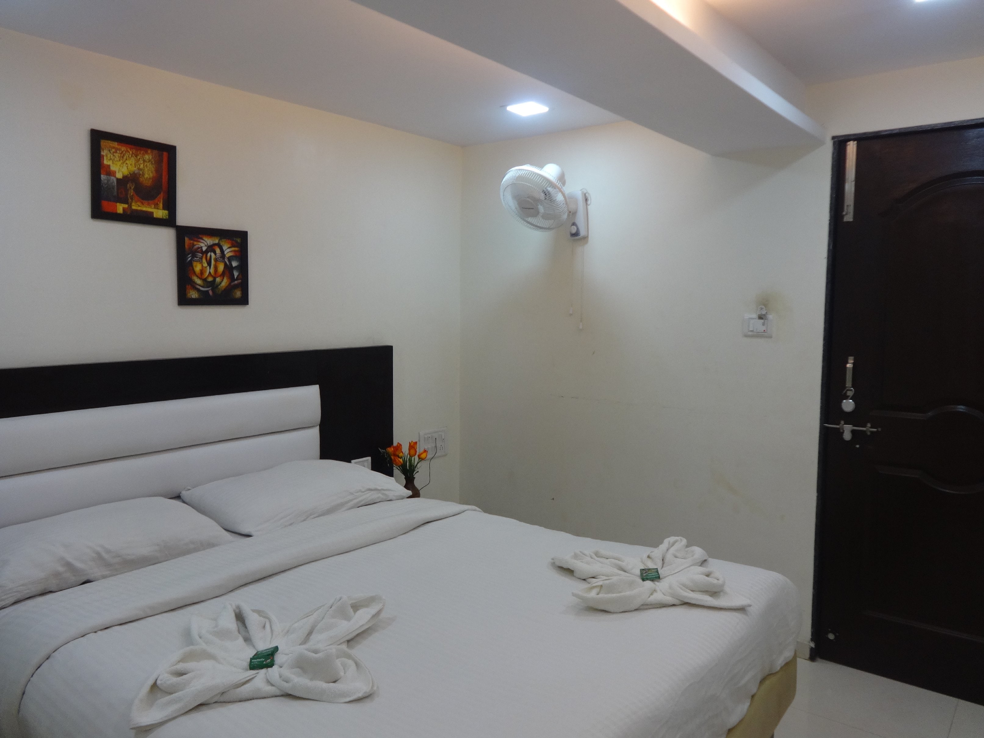 Ishwar Palace | Deluxe Room Non AC