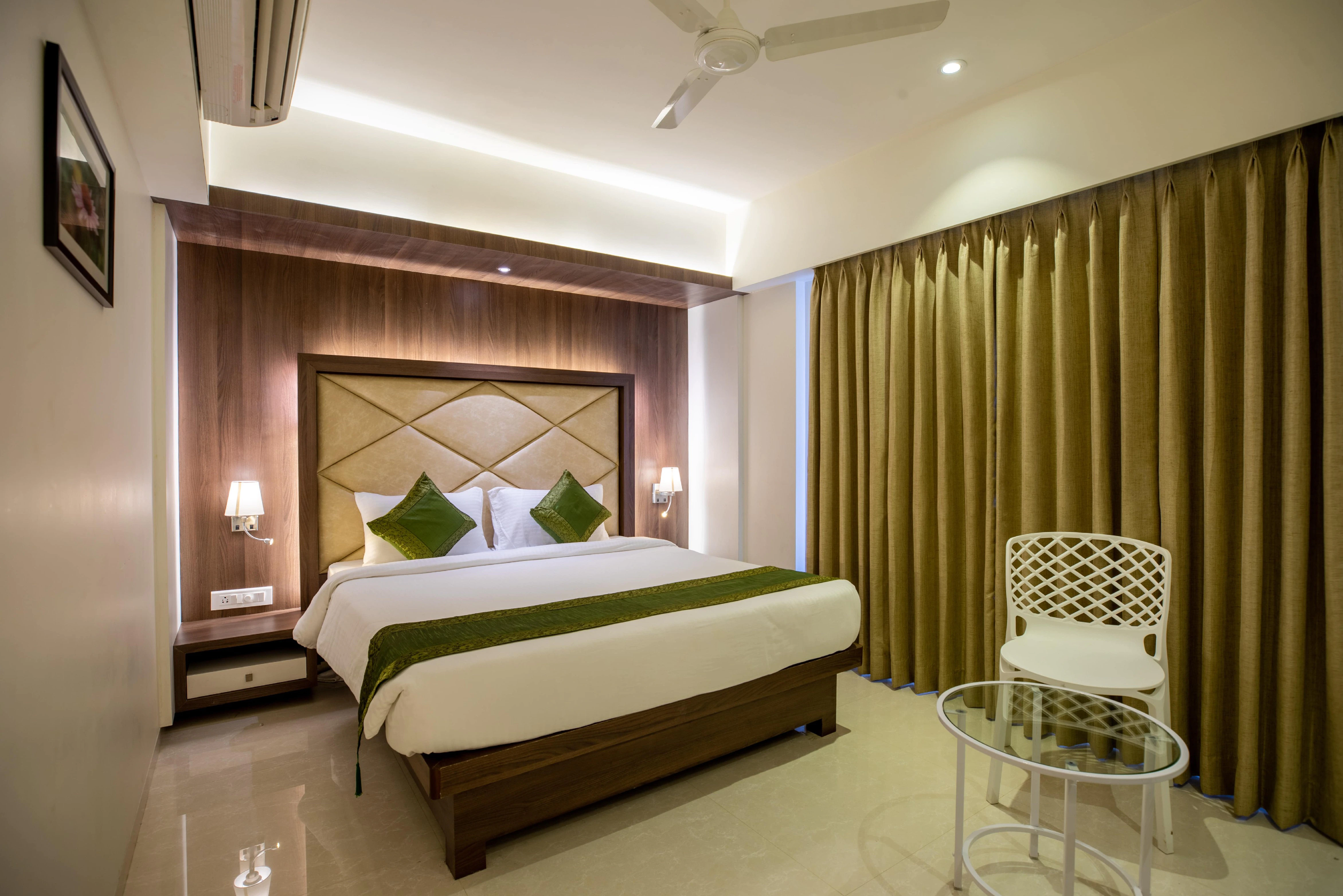 Hotel Laxvas | Premium Room( Queen Size Bed)	