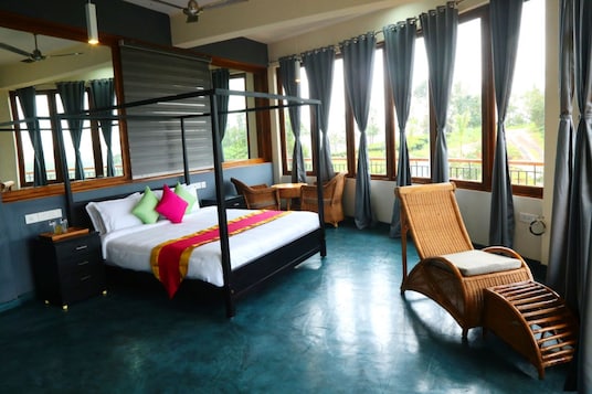 Jungle Edge Resorts | Luxury Room with balcony 