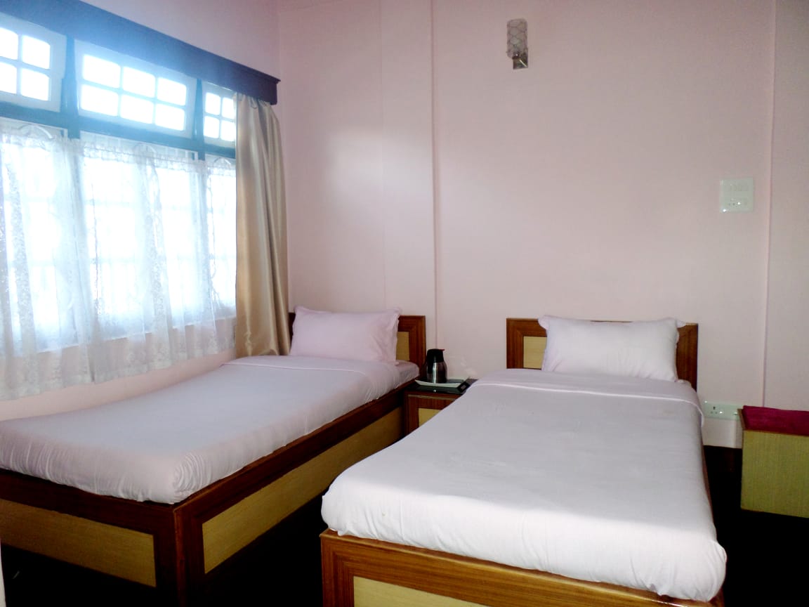 Hotel North Point   Darjeeling | Super Deluxe Double with Balcony Twin