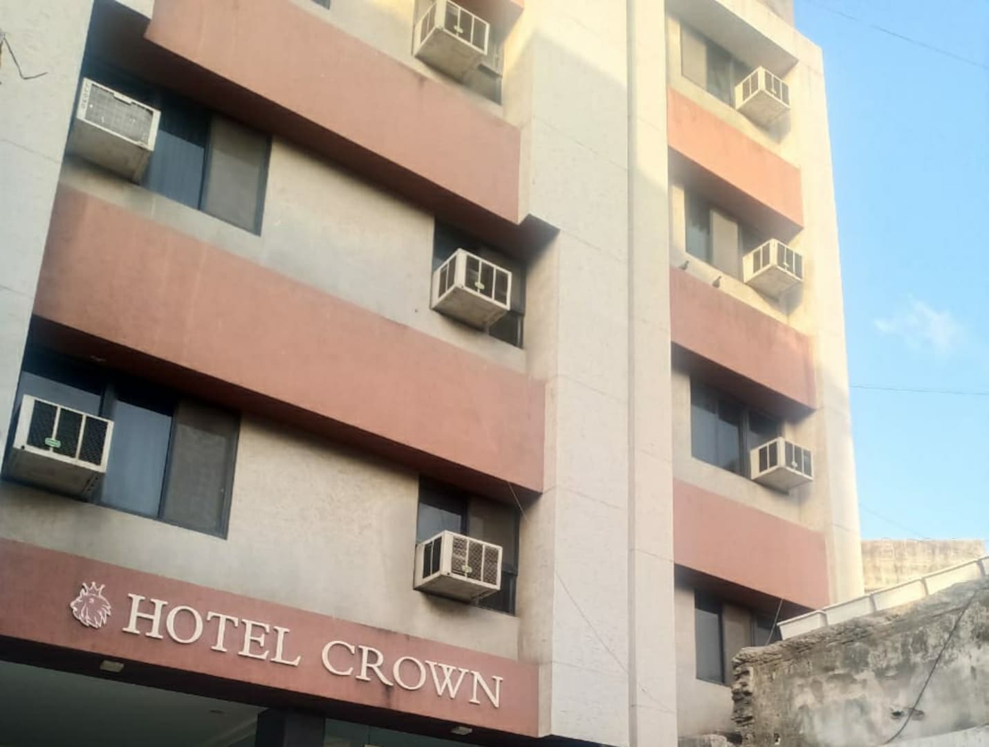 Hotel Crown Photos