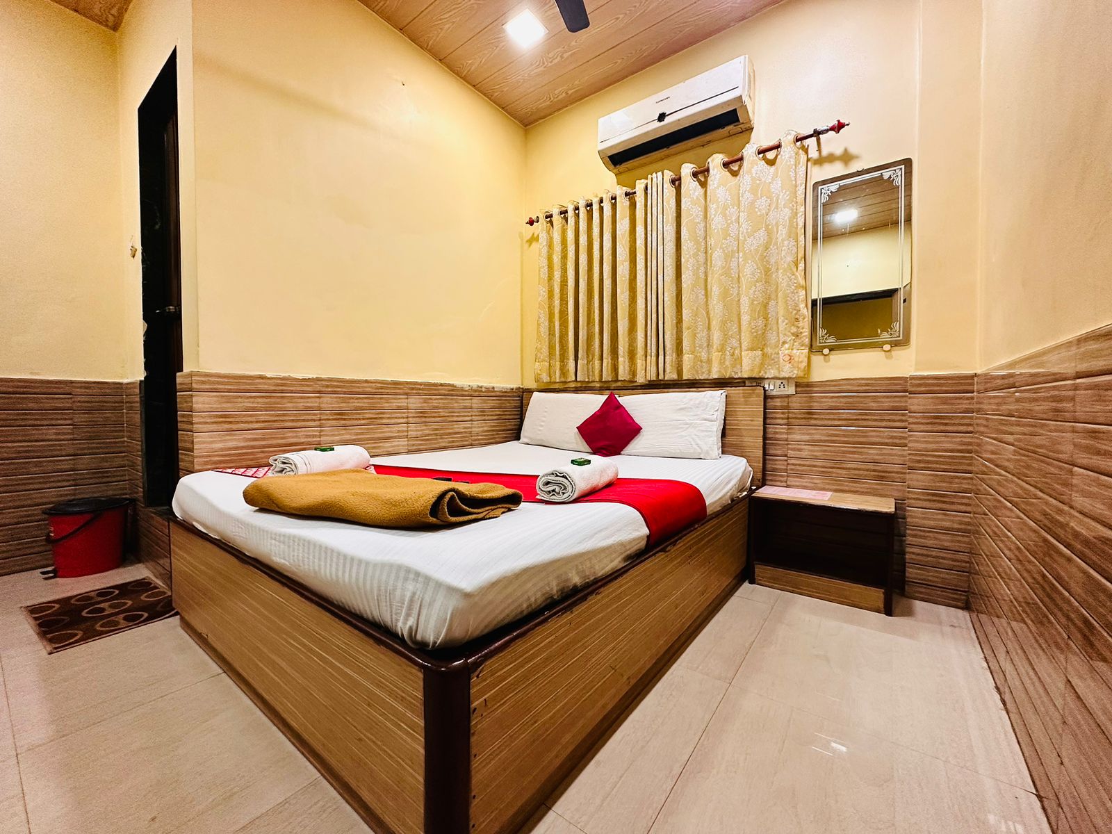 Hotel Sai Parikrama Photos