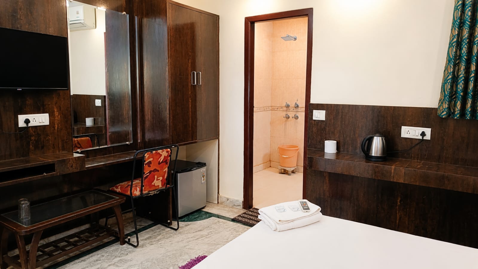 Delux Double Bed With Free Wifi