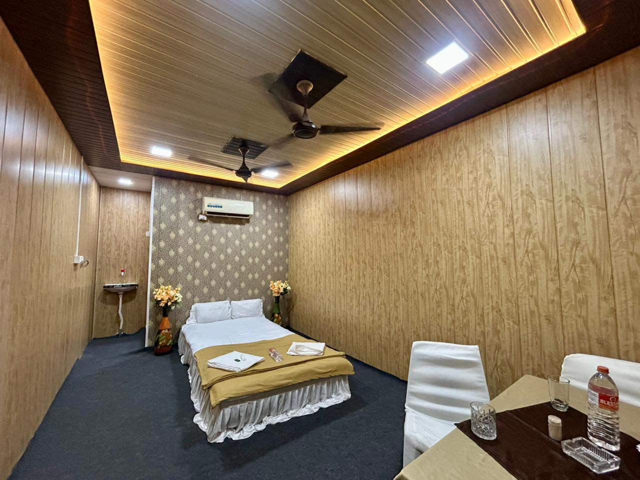 FARM ROOM 4 HOURS STAY IN 